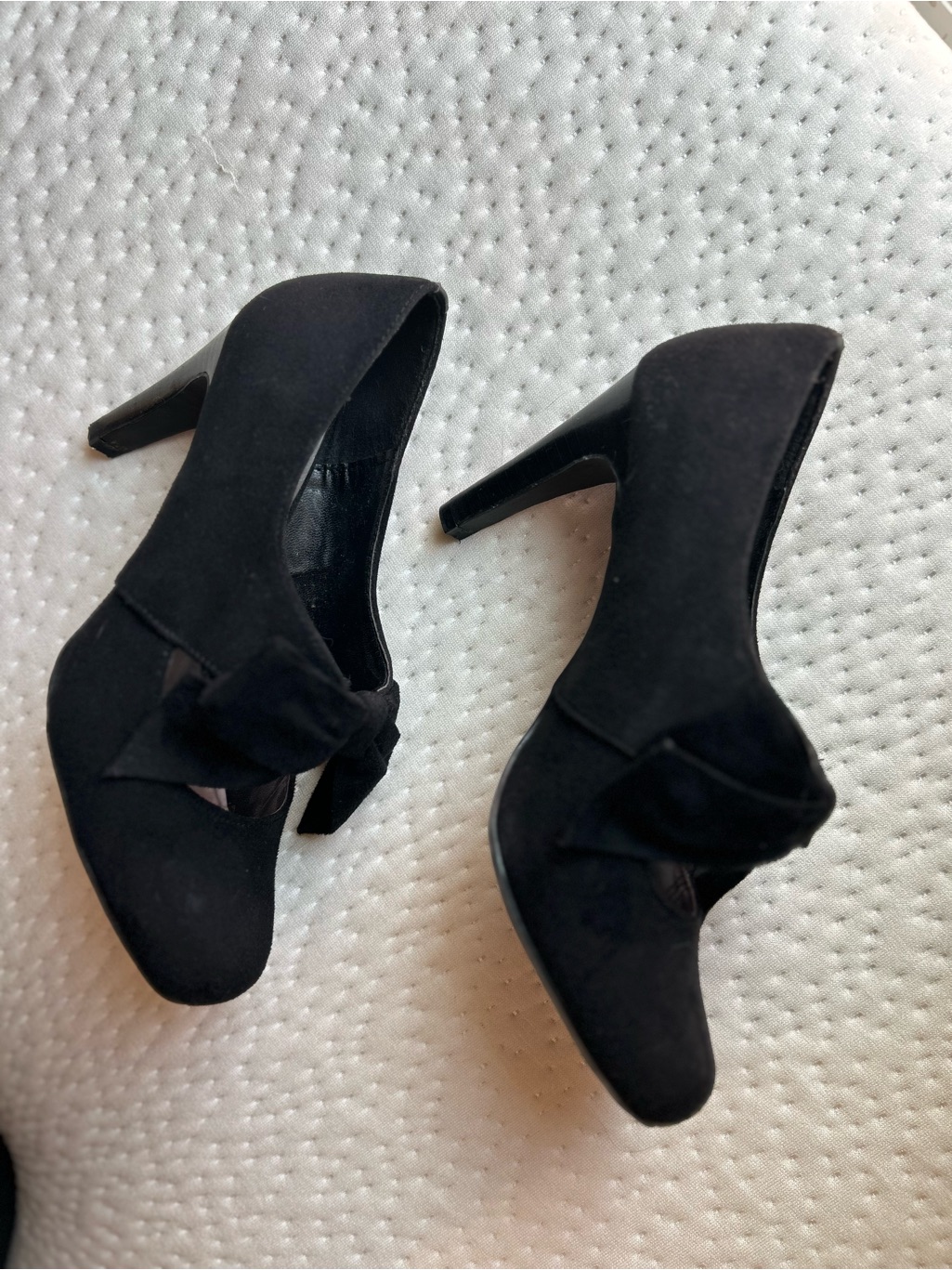 Ann Marino Classic Black Suede High Heel Pumps With Bow Accent Size 7